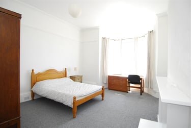 9 bed house, Lipson Road, Lipson, Plymouth, PL48PW - Image 2